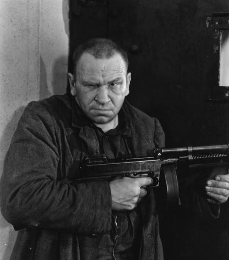 Wallace Beery as Machine Gun Butch