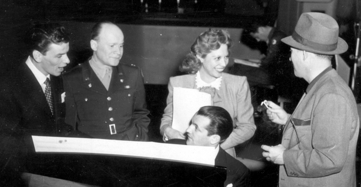L-R Frank Sinatra, Major Mann Holiner, Dinah Shore, Bing Crosby, Pianist (Unknown) during a taping of Command Performances on Armed Forces Radio