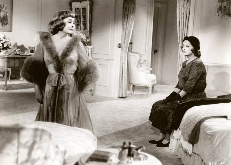 Bette Davis and Bette Davis as Dead Ringer sisters, Margaret DeLorca and Edith Phillips